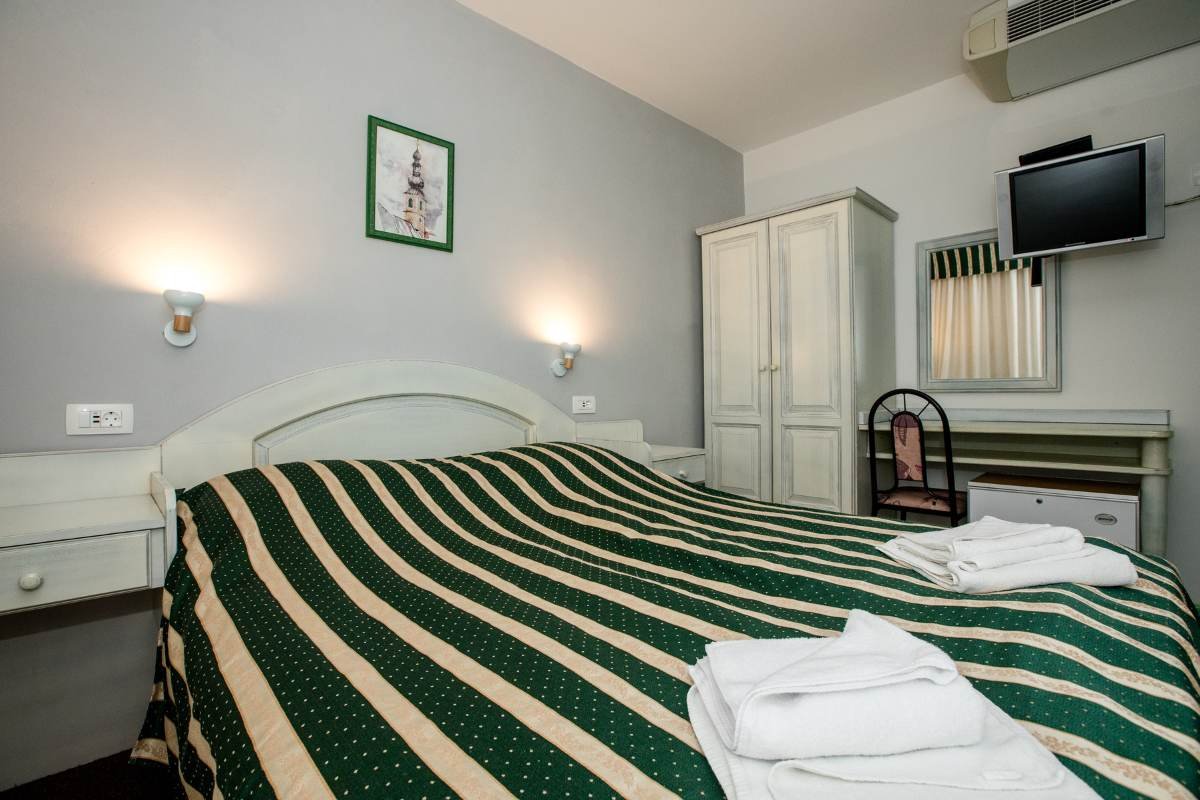 Room 4